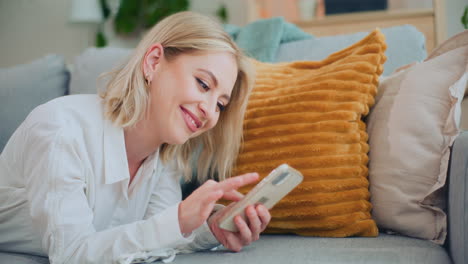 Young-Woman-Shops-Online-on-Sofa