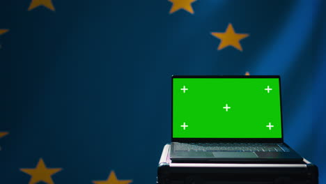 Agentur-Der-Europäischen-Union-Nutzt-Greenscreen-Laptop-Zum-Schutz-Vor-Propaganda