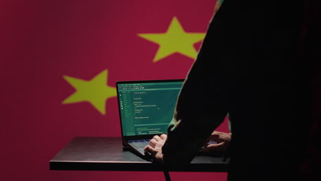 Chinesische-Operative-Codierung-Auf-Laptop,-Entwicklung-Eines-Programms-Zur-Bereitstellung-Von-Bots