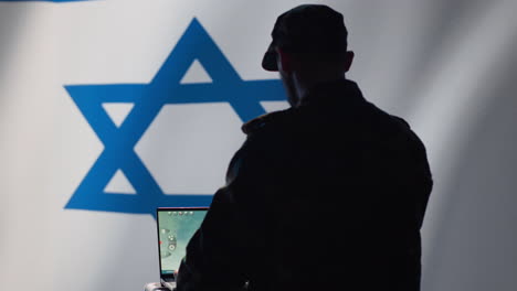 Iran-IDF-army-operator-uses-software-on-laptop-to-communicate-information