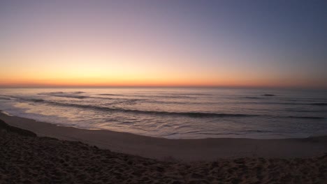 Sonnenuntergang-über-Wellen-Am-Maceda-Strand-In-Portugal