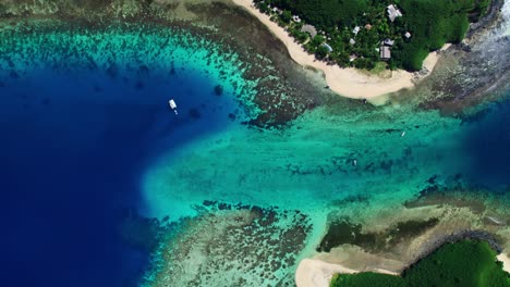 Blick-Aus-Der-Vogelperspektive-Auf-Den-Wasserkanal-Und-Das-Korallenriff-Durch-Die-Yasawa-Inseln-In-Fidschi