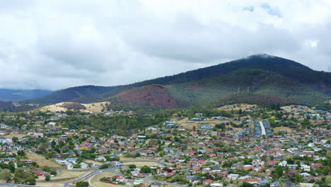 Hobart-City-Skyline-With-Mount-Wellington-Mountain-View,-4K-Drone-Tasmania-Slow-Motion