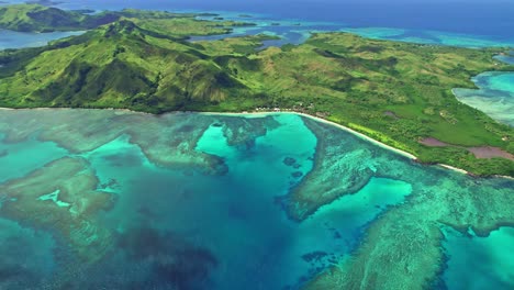 Epische-Enthüllungsaufnahme-Der-Tropischen-Insel-Nacula-Und-Des-Korallenriffs,-Yasawa,-Fidschi