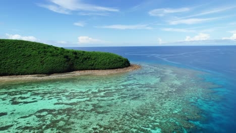 Leuchtendes-Türkisfarbenes-Korallenriff-In-Yasawa-Fidschi,-Parallaxenaufnahme