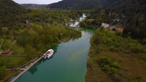 4K-Luftfahrt-Zum-Wasserfall-Skradinski-Buk-Im-Krka-Nationalpark,-Kroatien