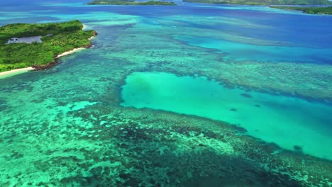 Leuchtend-Türkisfarbene-Korallenriffe,-Die-Den-Blick-Auf-Die-Yasawa-Inseln-Auf-Fidschi-Freigeben