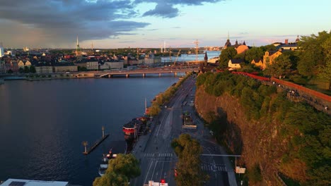 Söder-Mälarstrand,-Stockholm,-at-Mariaberget-in-golden-hour