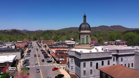 Building-with-clock-tower-in-Murphy,-NC