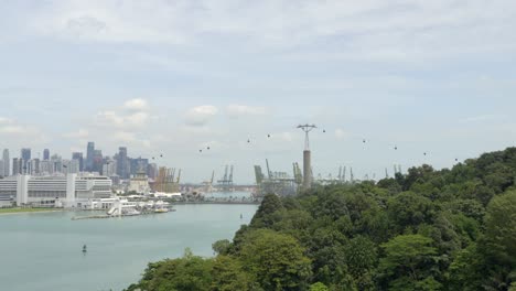 Blick-Auf-Die-Insel-Sentosa-Auf-Die-Seilbahnfahrt-Auf-Der-Skyline-Von-Singapur