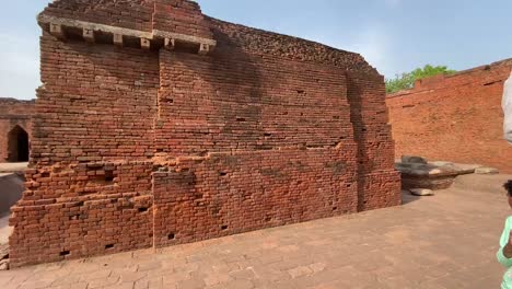 Weitwinkelaufnahme-Der-Ruinen-Der-Historischen-Indischen-Architektur-Der-Alten-Nalanda-Universität