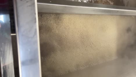 Boiling-Maple-Syrup-sap-in-a-vat-Vertical-Video