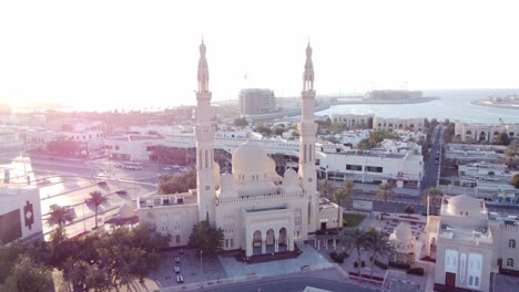 Wunderschöne-Moschee-In-Der-Nähe-Des-Strandes-La-Mer-In-Dubai