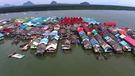 Houses-and-rooftops-of-Koh-Panyee-floating-fishing-village,-Thailand