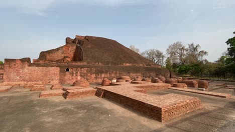 Weitwinkelaufnahme-Der-Ruinen-Der-Historischen-Indischen-Architektur-Der-Alten-Nalanda-Universität-In-Bihar