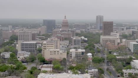 Wide-shot-drone-parallax-view-of-Texas-state-capitol-building-in-Austin,-Texas-with-circle