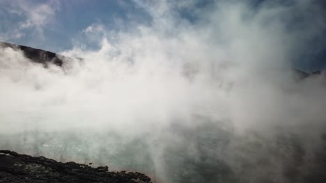 Dampf-über-Heißen-Quellen-Im-Thermalwunderland,-Neuseeland,-Geothermiegebiet-Waiotapu-Auf-Der-Nordinsel