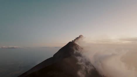 Vulkanische-Aktivität-Des-Vulkans-Fuego-In-Guatemala