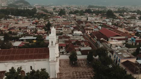 Aerial-View-Of-Templo-De-Santa-Lucía-In-San-Cristobal-De-Las-Casas,-Chiapas,-Mexico---Drone-Shot