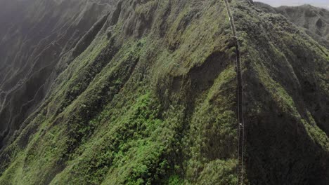 The-Stairway-to-Heaven-hike-on-Oahu,-Hawaii,-also-known-as-the-Haiku-Stairs,-is-possibly-the-greatest-attraction-on-the-entire-island