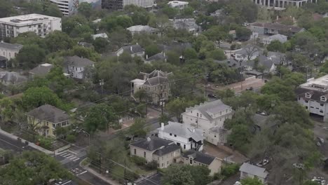 Austin,-Texas-neighborhood-with-drone-video-tilt-up-to-skyline