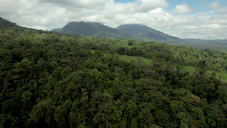Rainforest-surrounding-Arenal-Volcano-Costa-Rica