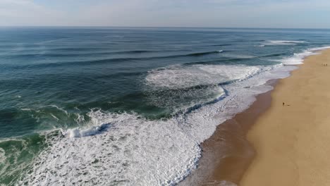 Die-Berühmten-Großen-Wellen-Von-Nazaré,-Portugal