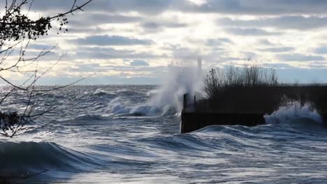 Huge-waves-from-Lake-Michigan-crash-into-the-breakwater-wall