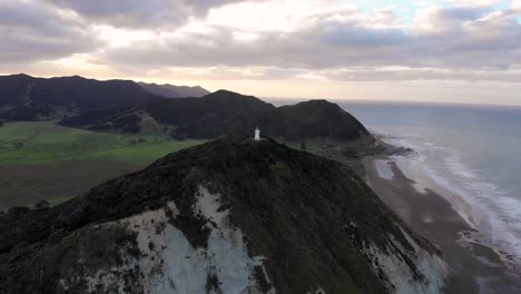 Wunderschöner-Blick-Auf-Den-Sonnenuntergang-Am-Ostkap-Von-Neuseeland---Luftaufnahme