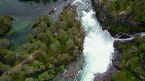 Sharp-turn-of-a-stormy-river-in-Norway