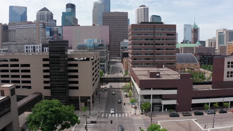 Aerial-shot-flying-over-pedestrian-skywalks-in-downtown-Minneapolis,-Minnesota