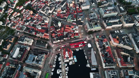 Beautiful-top-down-view-drone-shot-from-harbor-and-city-of-Bergen,-Norway,-water-and-houses-seen-from-above,-no-people,-daylight