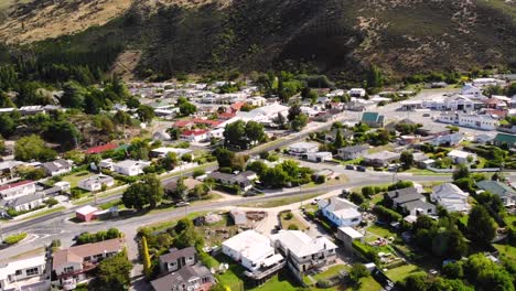 Roxburgh-town-in-Otago,-New-Zealand,-aerial-sideway-shot