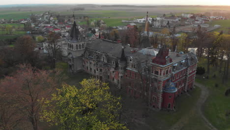 Aerial-view-of-the-palace-in-Krowiarki,-Poland