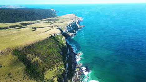 Parakanui-Bay-Weite-Landschaft-Aus-Meer-Und-Ozean