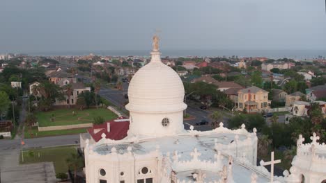Drone-view-of-Statue-on-top-of-the-Sacred-Heart-Catholic-Church-in-Galveston,-Texas