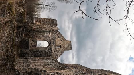 Ruinen-Der-Mittelalterlichen-Burg-Sigulda,-Lettland