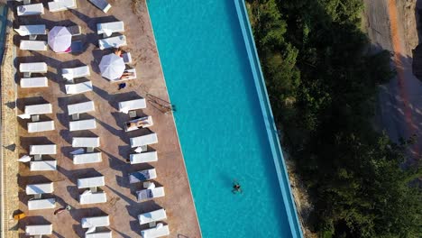 Top-down-hotel-pool