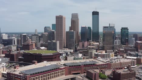 Close-up-dolly-aerial-shot-of-the-downtown-Minneapolis-skyline-in-Minnesota