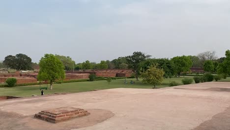 Weitwinkelaufnahme-Der-Ruinen-Von-Nalanda-Mahavihara,-Ausgrabungsstätte-Nalanda,-Indien