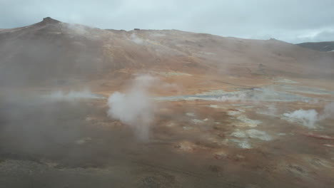 Hverir-Hverarönd:-Un-Viaje-Increíble-A-Las-Maravillas-Geotérmicas-De-Islandia