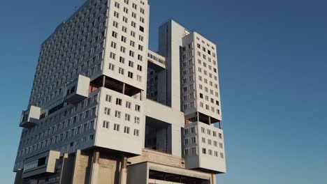 Kaliningrader-Altes-Gebäude-Im-Retro-Stil,-Haus-Der-Sowjets,-Rotationsansicht