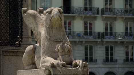 A-statue-of-a-lion-with-the-head-of-and-eagle-in-Geneva,-Switzerland