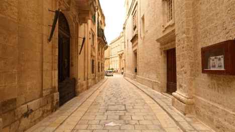 Una-Ciudad-Fortificada-En-La-Región-Norte-De-Mdina,-Malta,-Con-Calles-Y-Edificios-Antiguos-Y-Atractivos