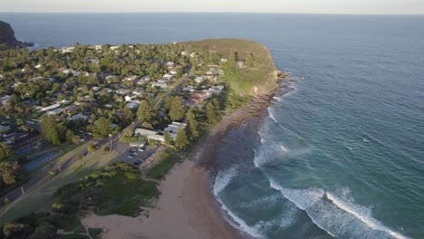 Aerial-View-Over-Avalon-Beach-In-Sydney,-NSW,-Australia---drone-shot