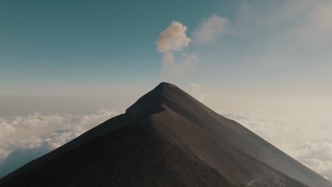 Luftaufnahme-Der-Vulkanlandschaft-Fuego-In-Guatemala