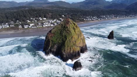 Haystack-Rock-in-Cannon-Beach-Or