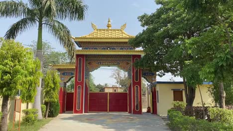 Beautiful-gate-of-Buddhasikkhalay-Monastery-near-Mahabodhi-Temple-in-Bodh-Gaia,-Bihar-state-of-India