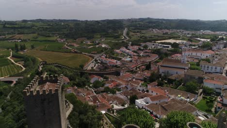 Obidos-Mittelalterliche-Stadt-Portugal-Luftaufnahme