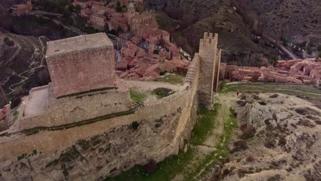 Albarracín-4K-Drohnenaufnahmen-Aus-Der-Luft,-Die-Schönste-Stadt-Spaniens,-Die-Schönste-Stadt-Spaniens